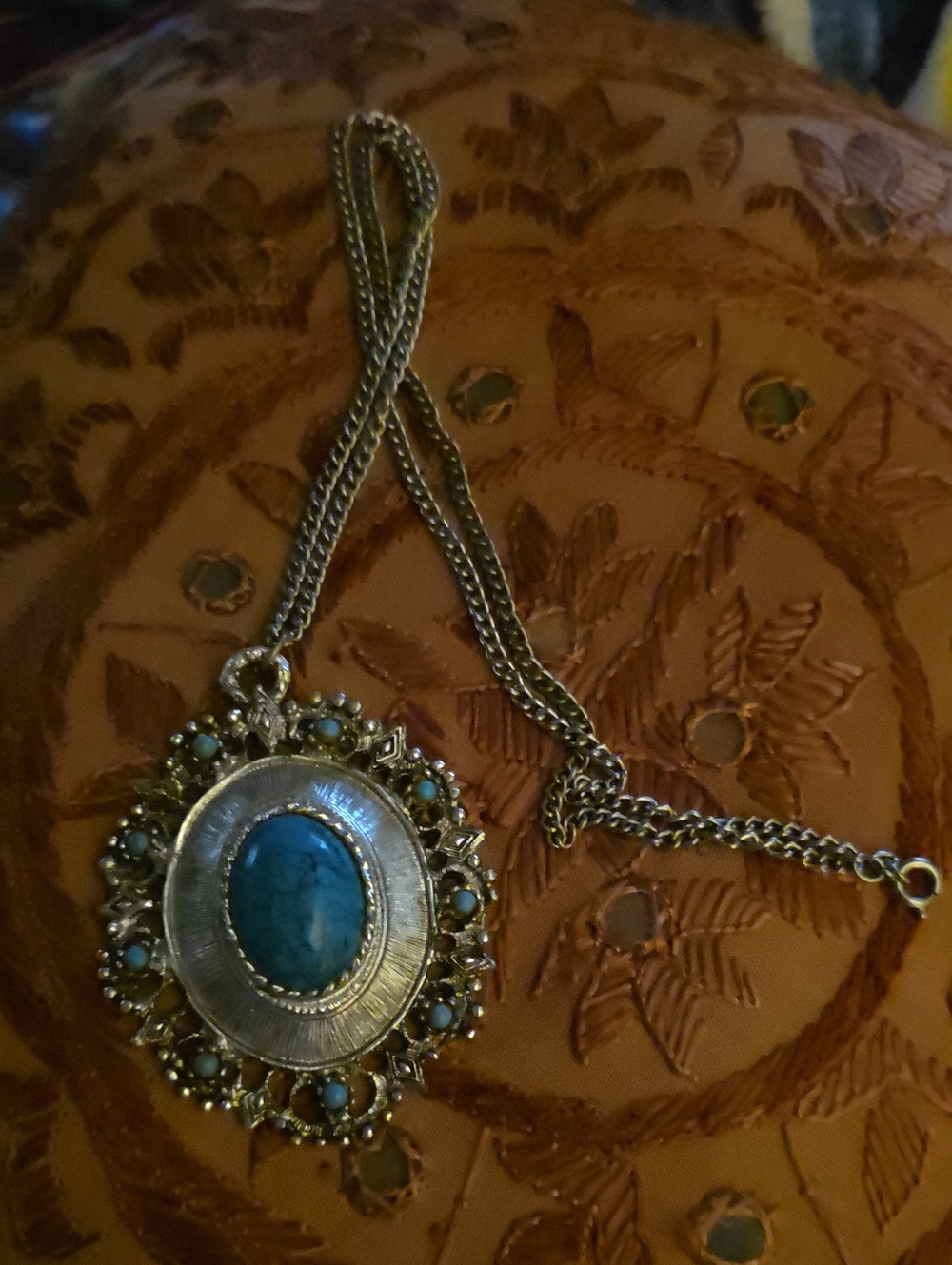 Vintage Style Turquoise Pendant Necklace - Blue Stone